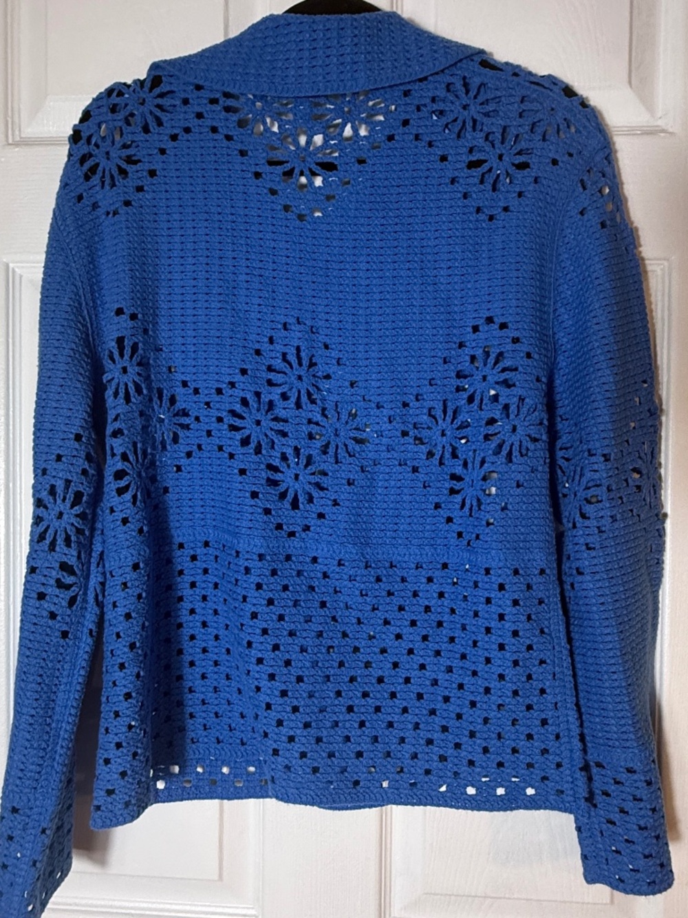 Rails Blue Floral Crochet Collared V-Neck Pullover Sweater Size Medium - Picture 3 of 7